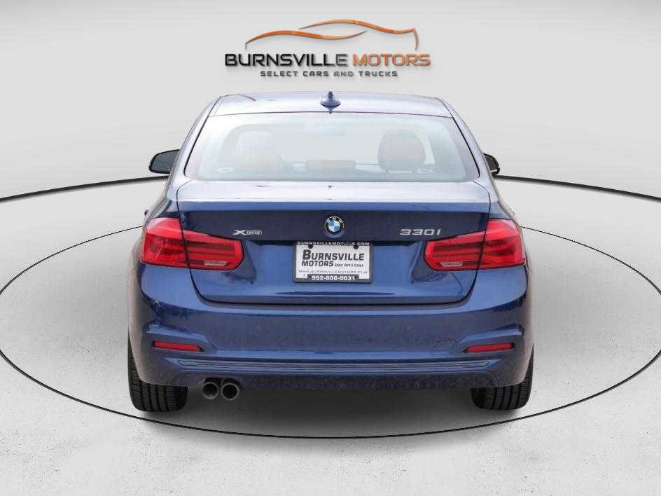 Used 2018 BMW 330i xDrive Sedan w/ Premium Package image 6