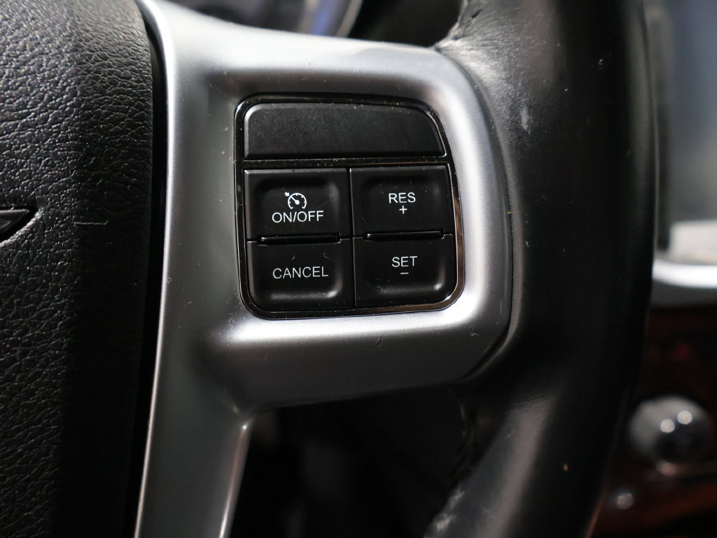 Used 2013 Chrysler 300 RWD image 37