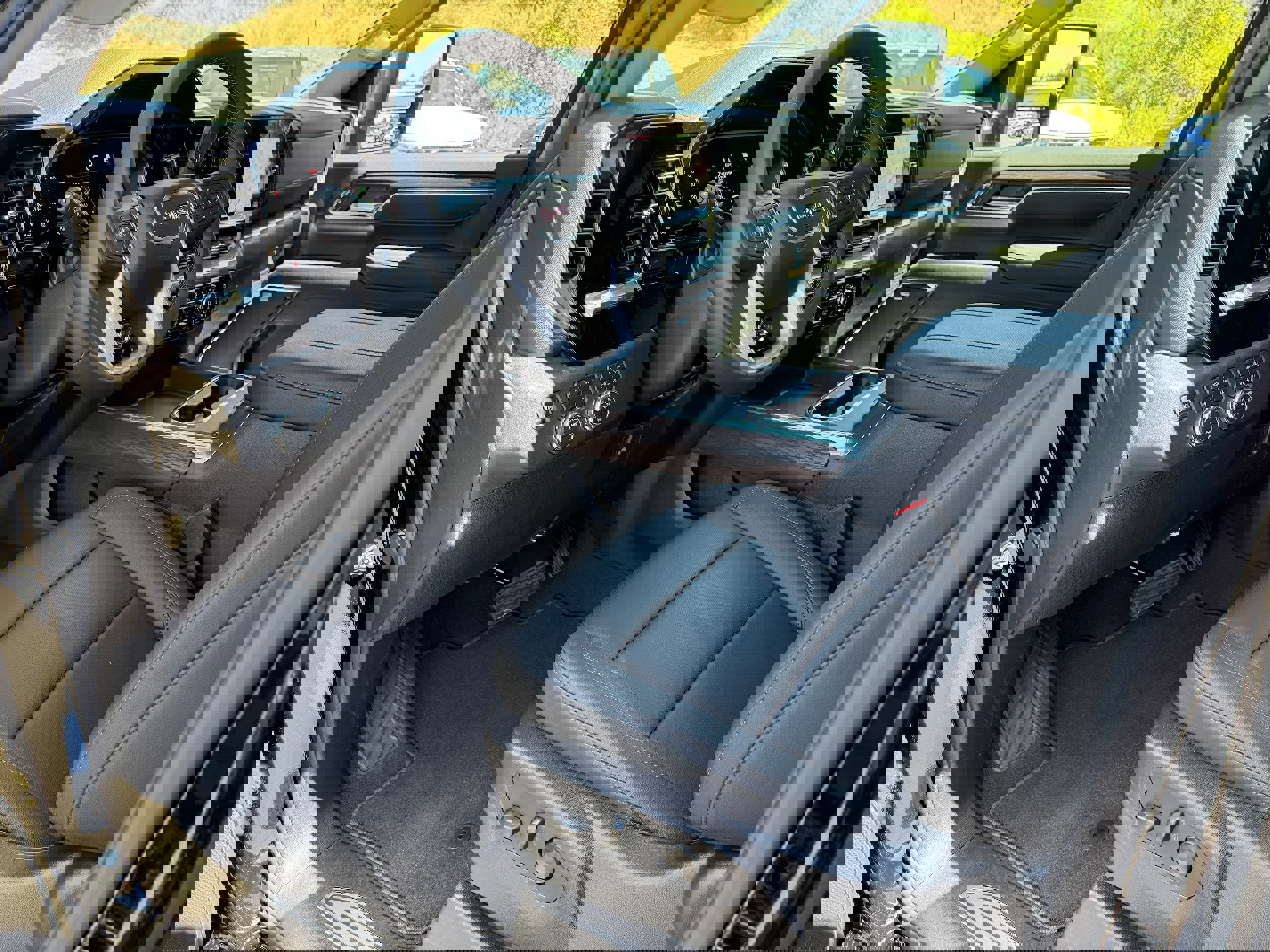 New 2025 GMC Sierra 2500 SLT w/ SLT Premium Package image 12