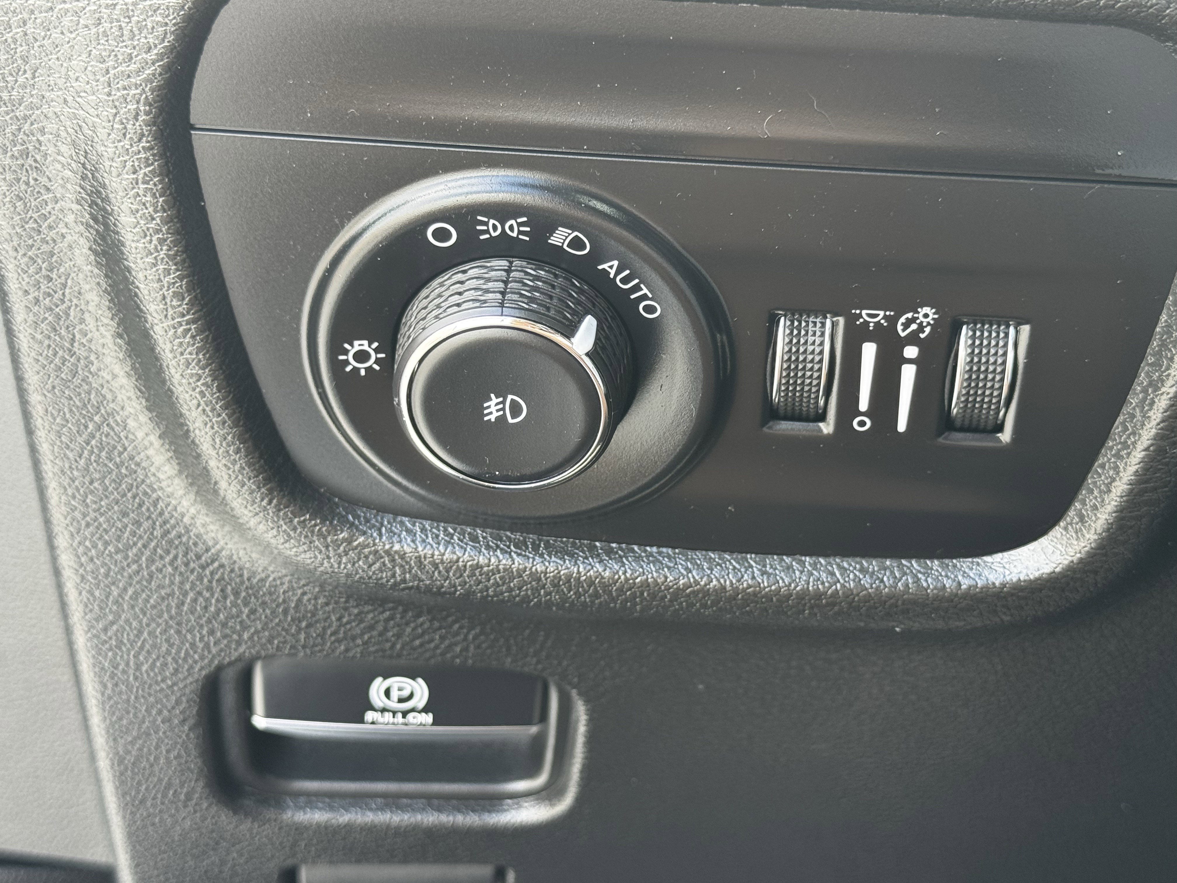 Used 2023 Jeep Grand Cherokee Limited w/ Black Appearance Package image 26