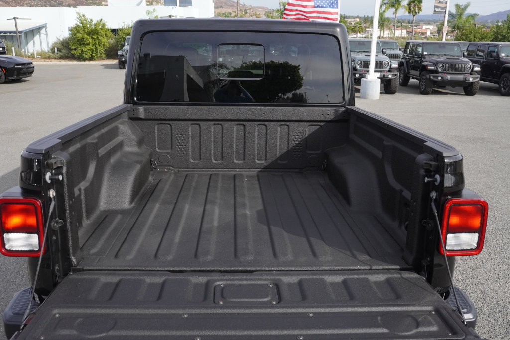 Used 2021 Jeep Gladiator Overland w/ Popular Equipment Package AWD/4WD image 38