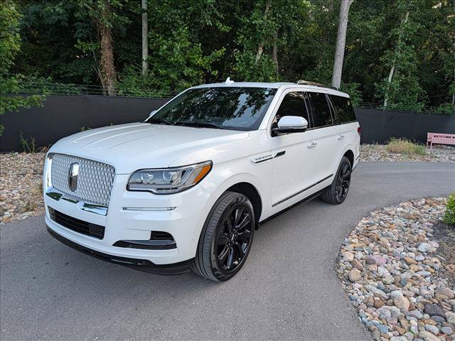 Used 2024 Lincoln Navigator Reserve AWD/4WD image 1