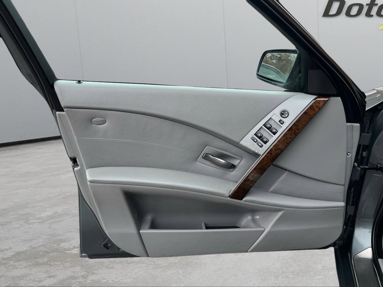 Used 2006 BMW 530xi Sedan image 35