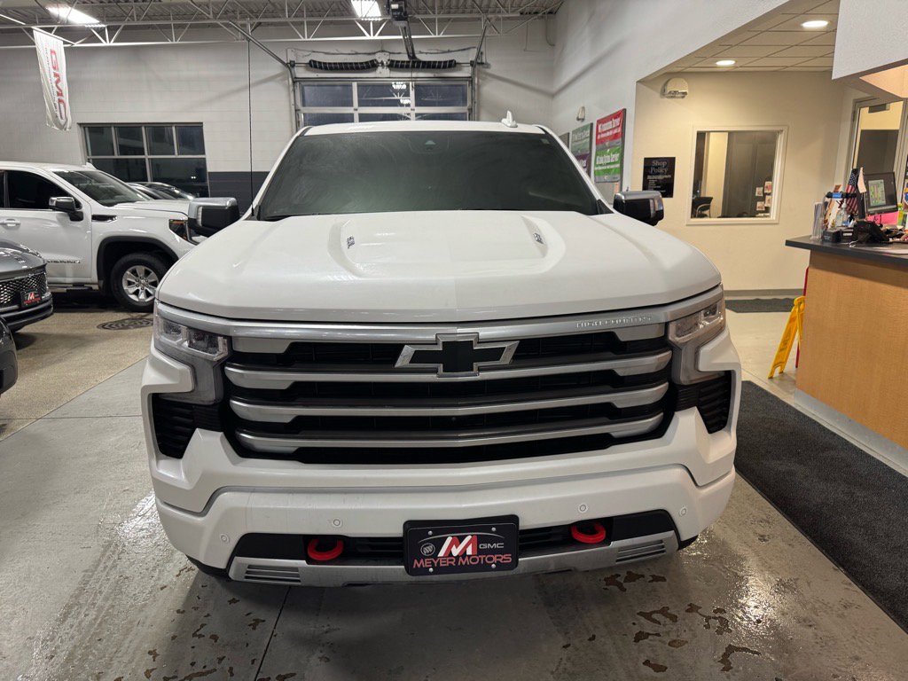 Used 2025 Chevrolet Silverado 1500 High Country image 2