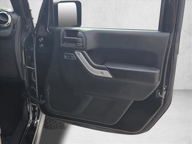 Used 2017 Jeep Wrangler Unlimited Rubicon w/ Connectivity Group AWD/4WD image 10