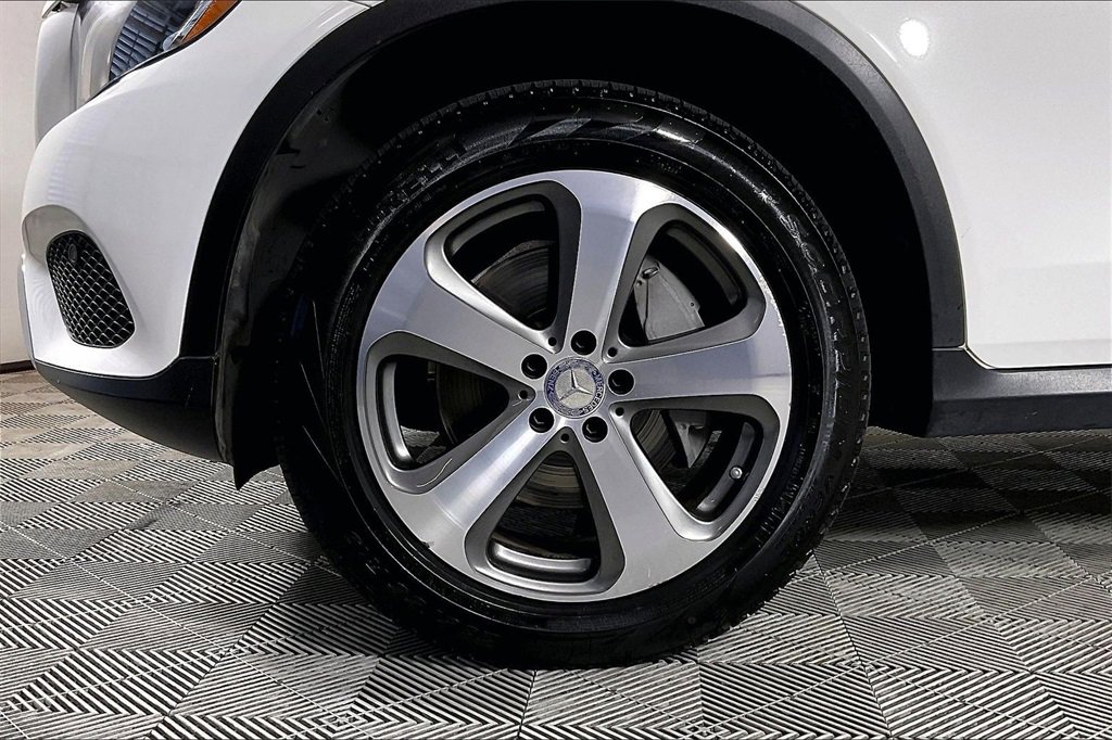 Used 2017 Mercedes-Benz GLC 300 4MATIC Coupe w/ Premium 2 Package image 8
