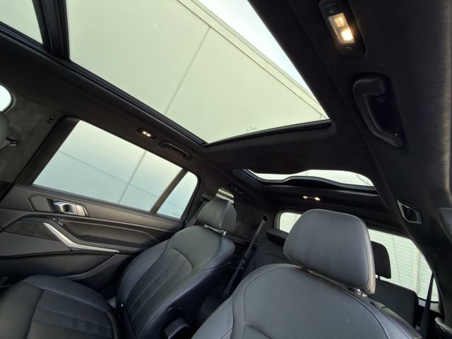 Used 2022 BMW X7 M50i AWD/4WD image 29