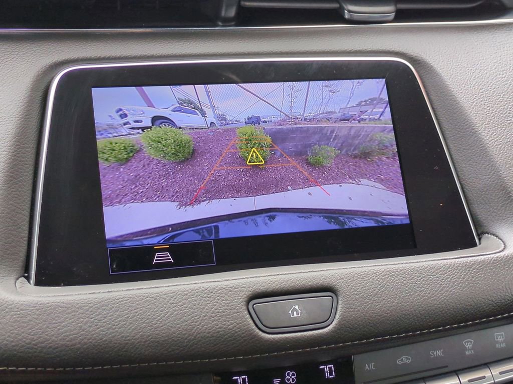 Used 2023 Cadillac XT4 Luxury w/ Cold Weather Package image 18