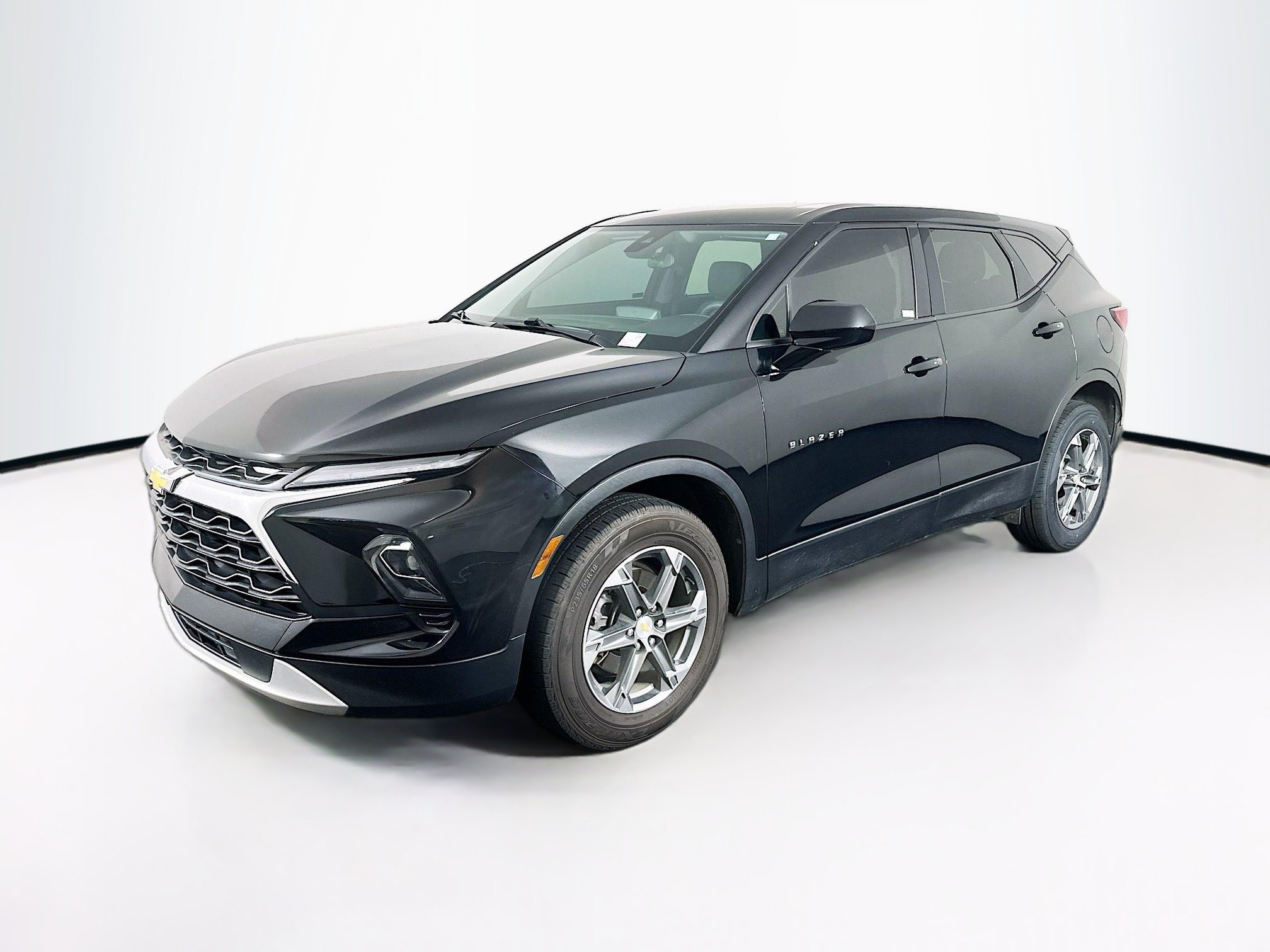 Used 2023 Chevrolet Blazer LT AWD/4WD image 3