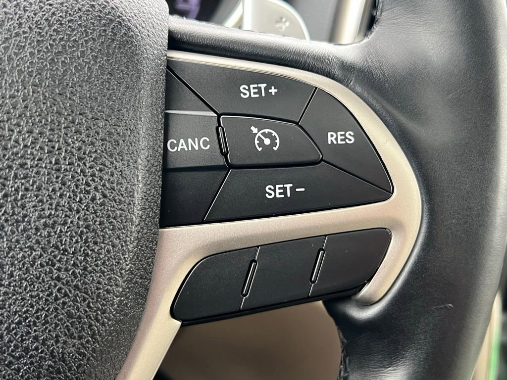 Used 2017 Jeep Grand Cherokee Limited image 38