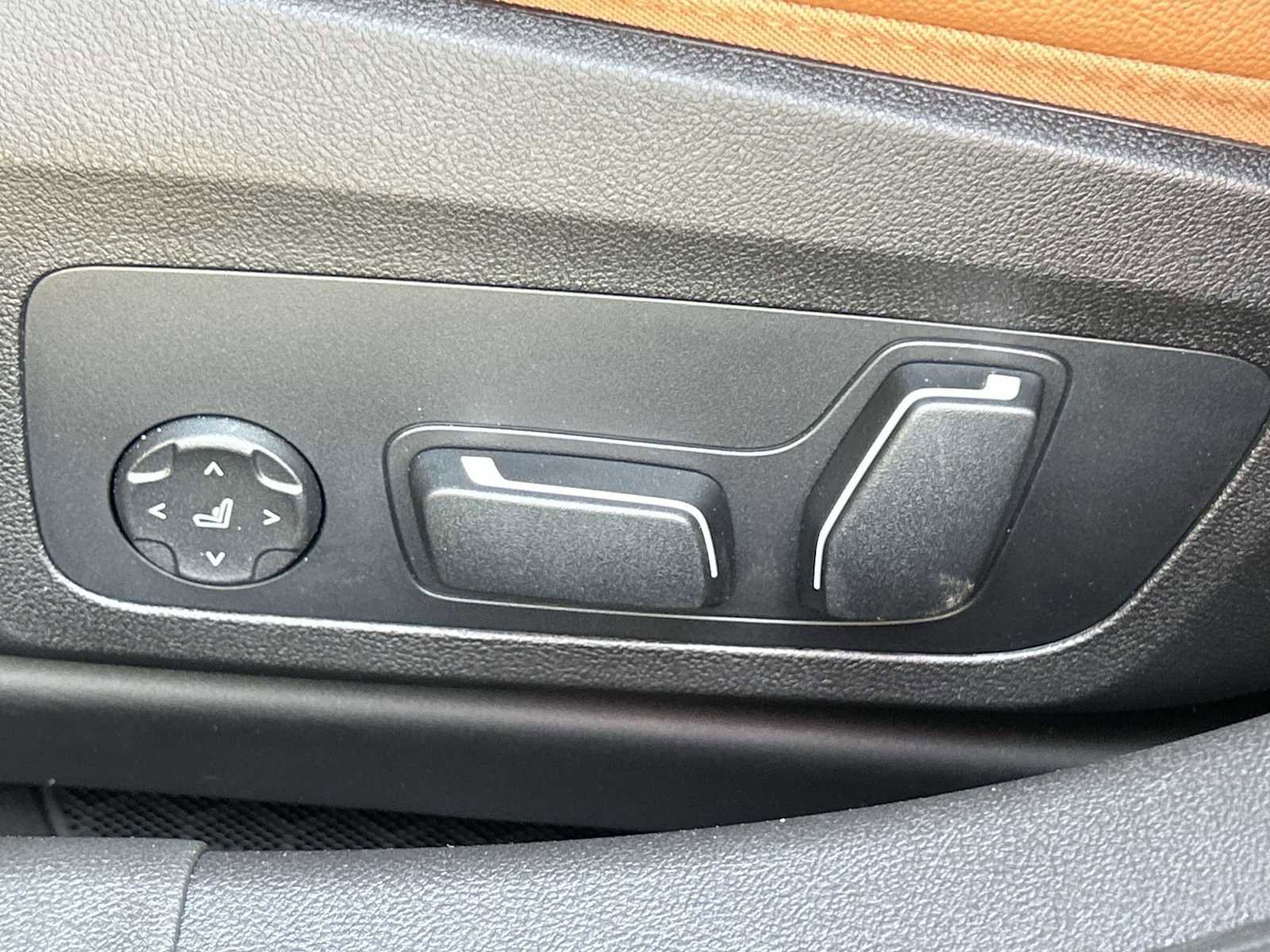 Used 2025 BMW 330i xDrive Sedan w/ Convenience Package image 18