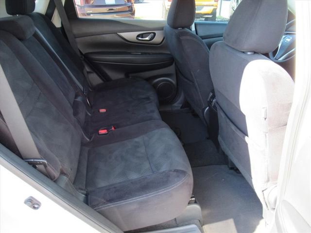 Used 2015 Nissan Rogue SV image 26