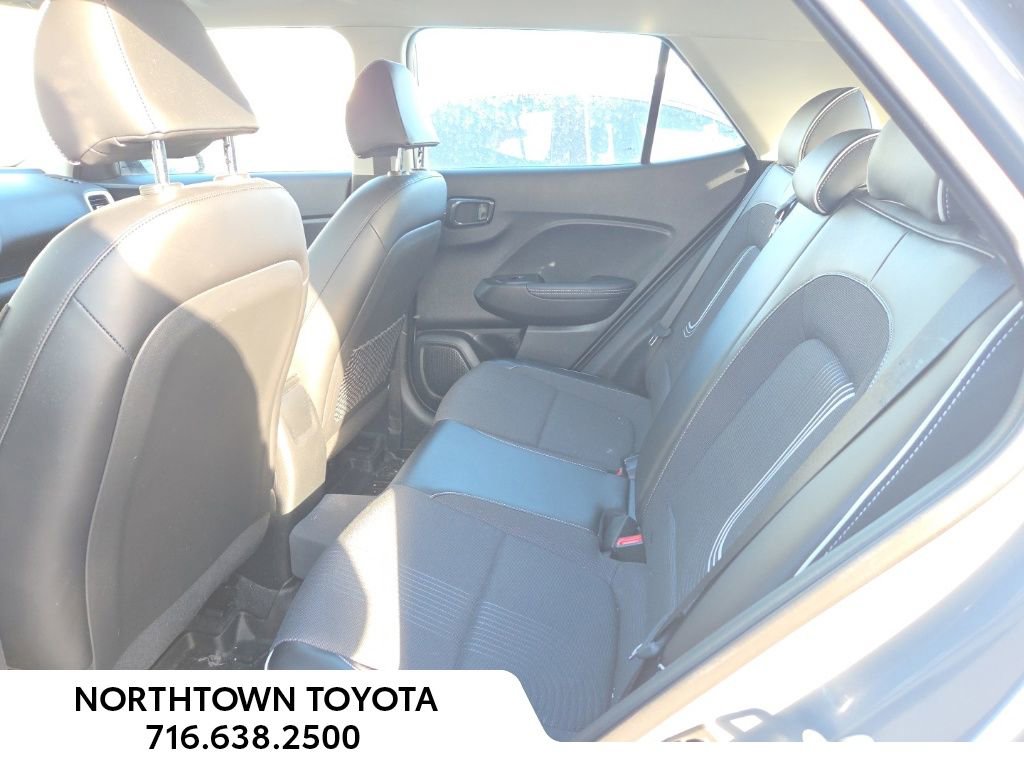 Used 2022 Hyundai Venue Limited w/ Cargo Package image 11