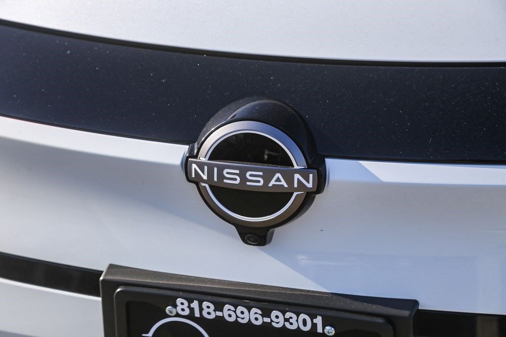 New 2026 Nissan Leaf SV+ w/ Illuminated Package FWD image 5