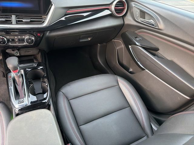 Used 2025 Chevrolet Trax RS w/ Sunroof Package image 28