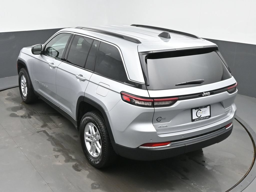 Used 2025 Jeep Grand Cherokee Laredo AWD/4WD image 46