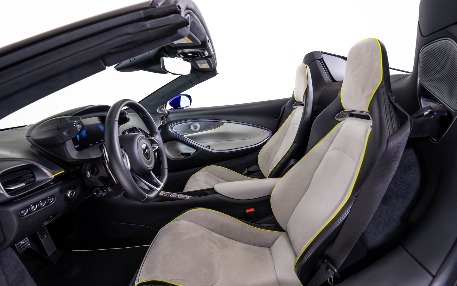 New 2025 McLaren Artura Spider RWD image 22