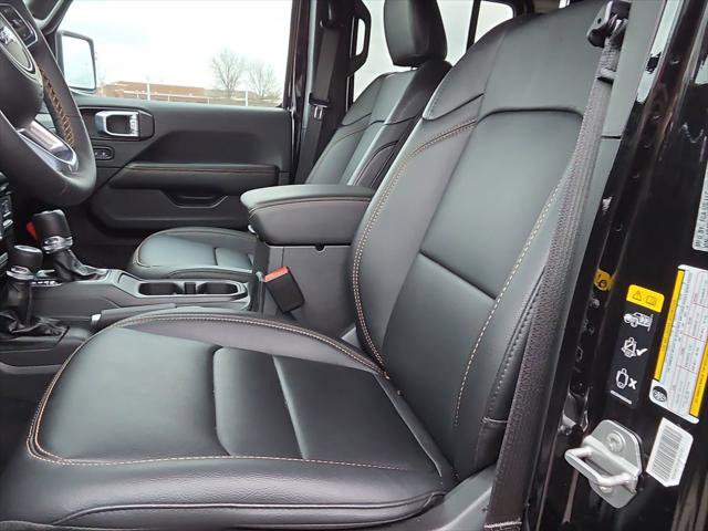 Used 2025 Jeep Wrangler Unlimited Sahara w/ Safety Group image 15