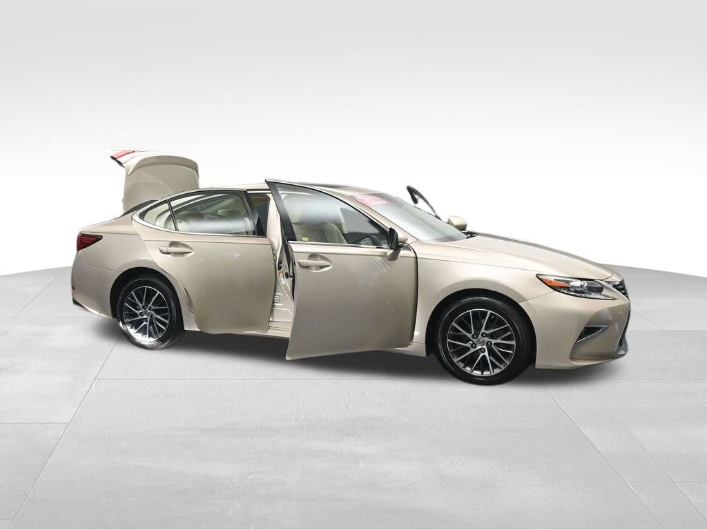 Used 2018 Lexus ES 350 w/ Luxury Package w/Wood Trim FWD image 48
