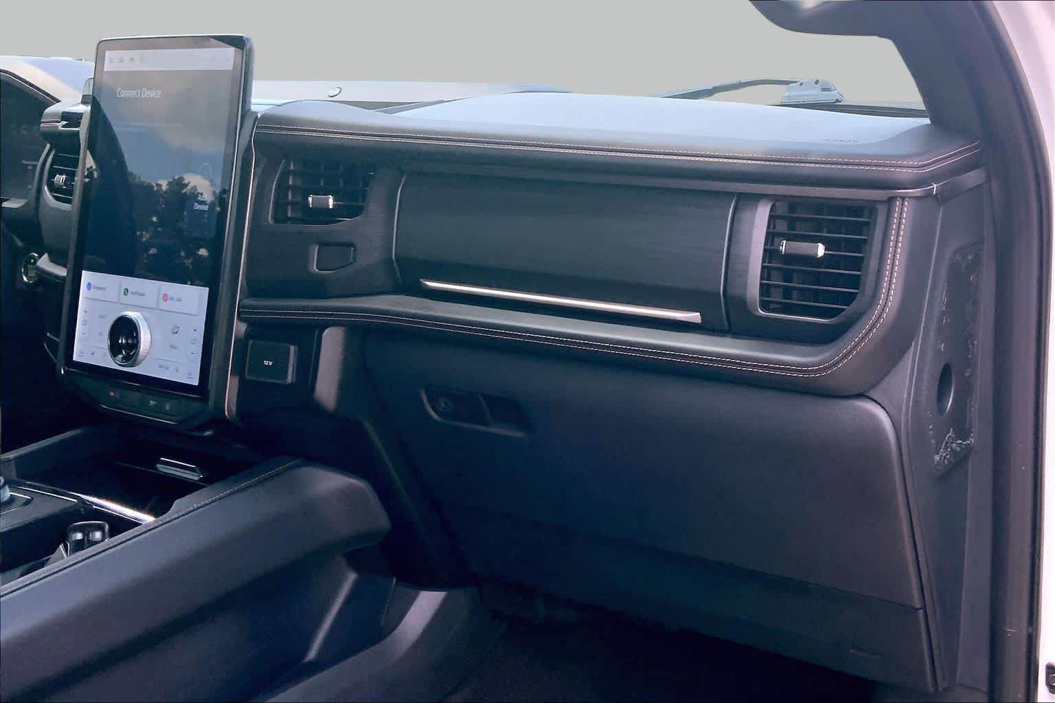 Used 2024 Ford Expedition Platinum RWD image 18