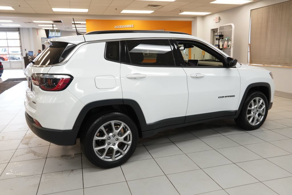 Used 2023 Jeep Compass Latitude AWD/4WD image 11