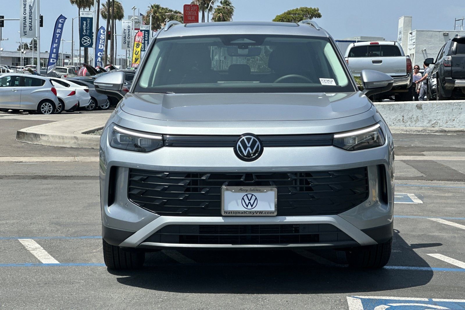 New 2026 Volkswagen Tiguan SE FWD image 3