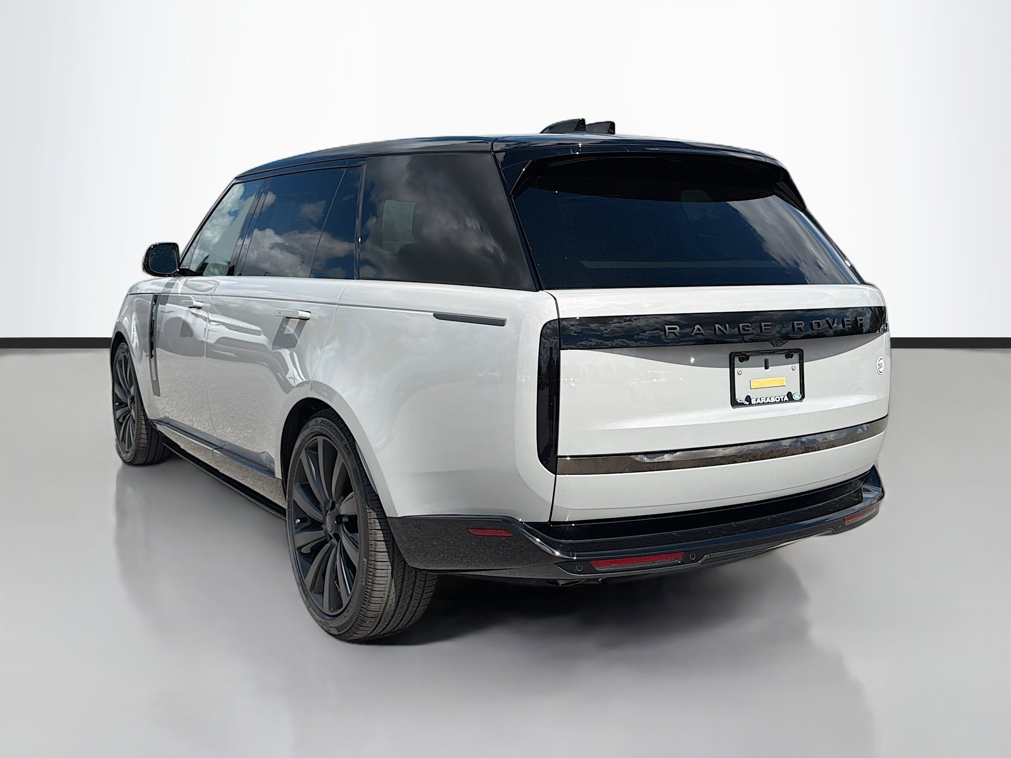 New 2026 Land Rover Range Rover SV image 3
