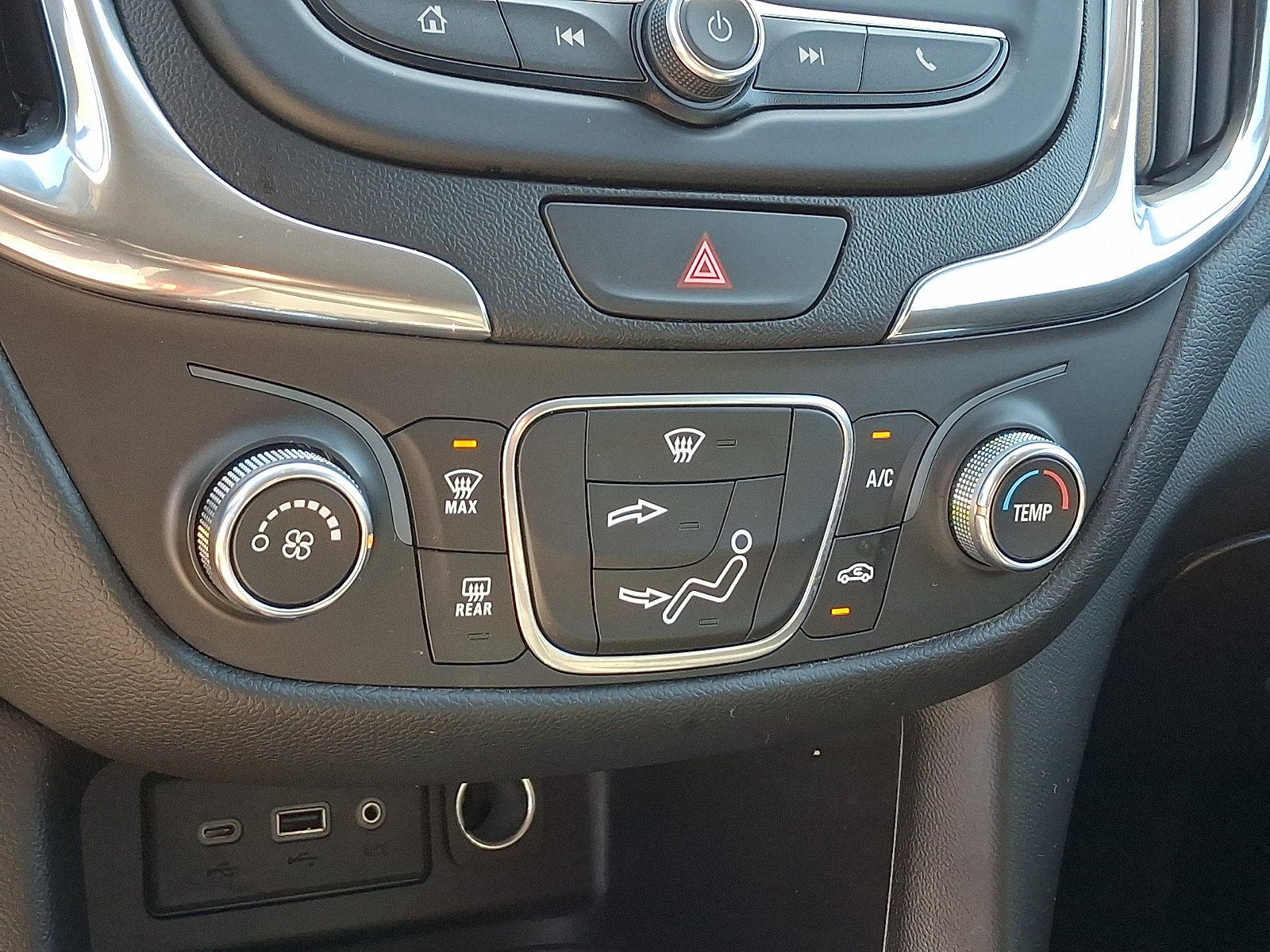 Used 2020 Chevrolet Equinox LT AWD/4WD image 16