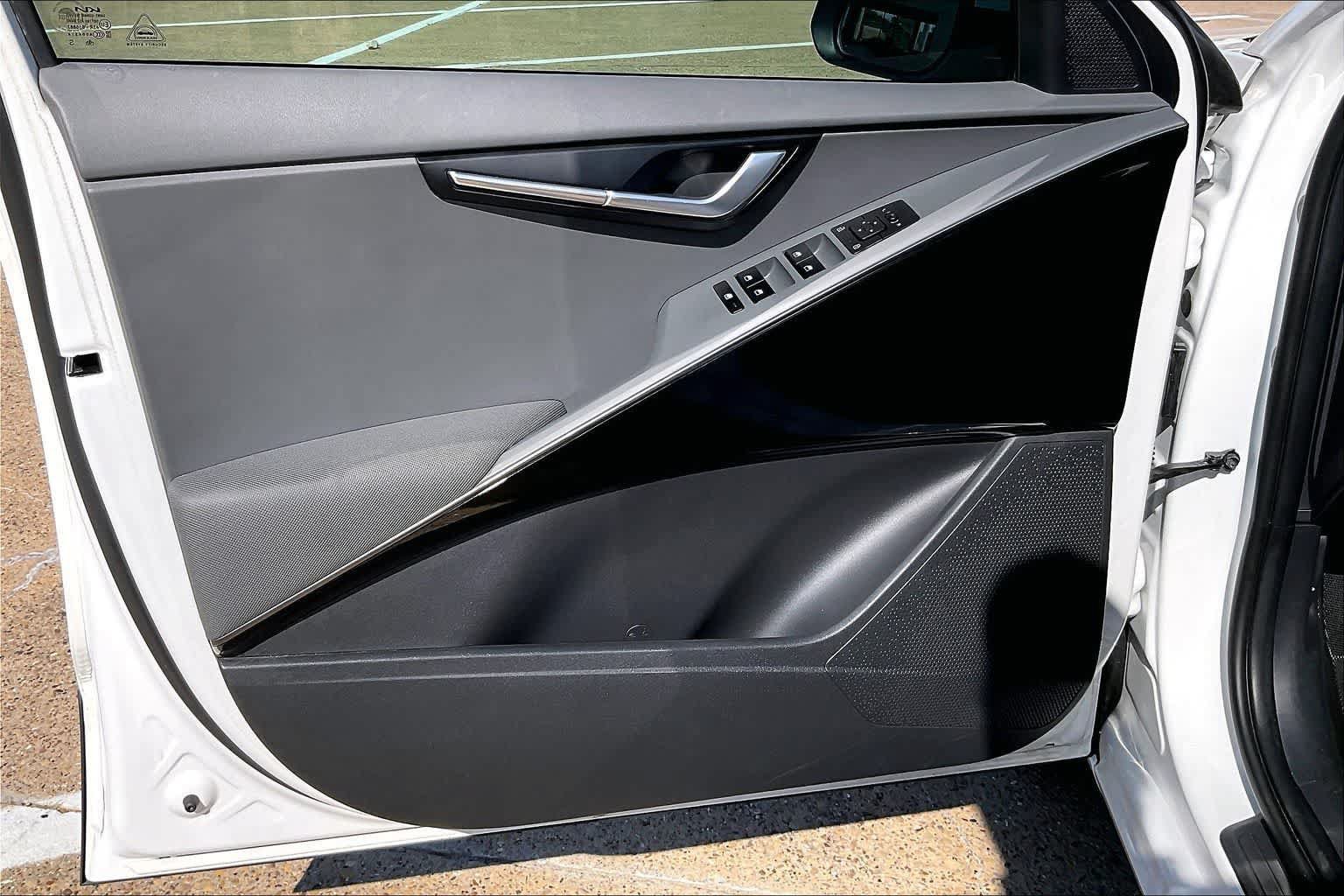 Certified 2024 Kia Niro EX FWD image 27