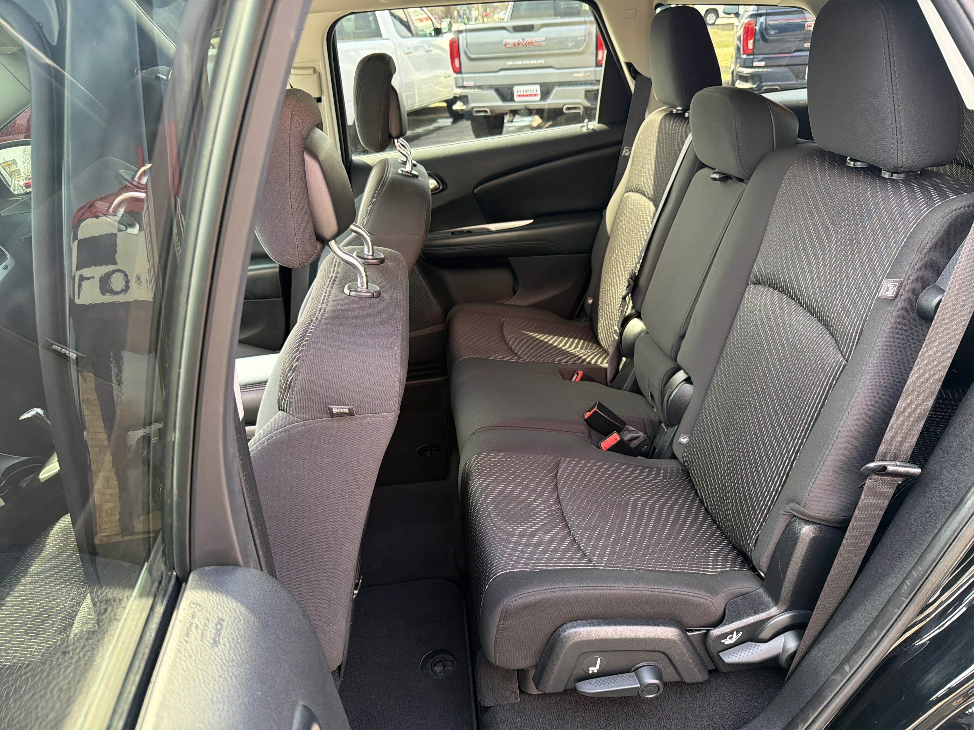 Used 2015 Dodge Journey SXT w/ Flexible Seating Group image 25