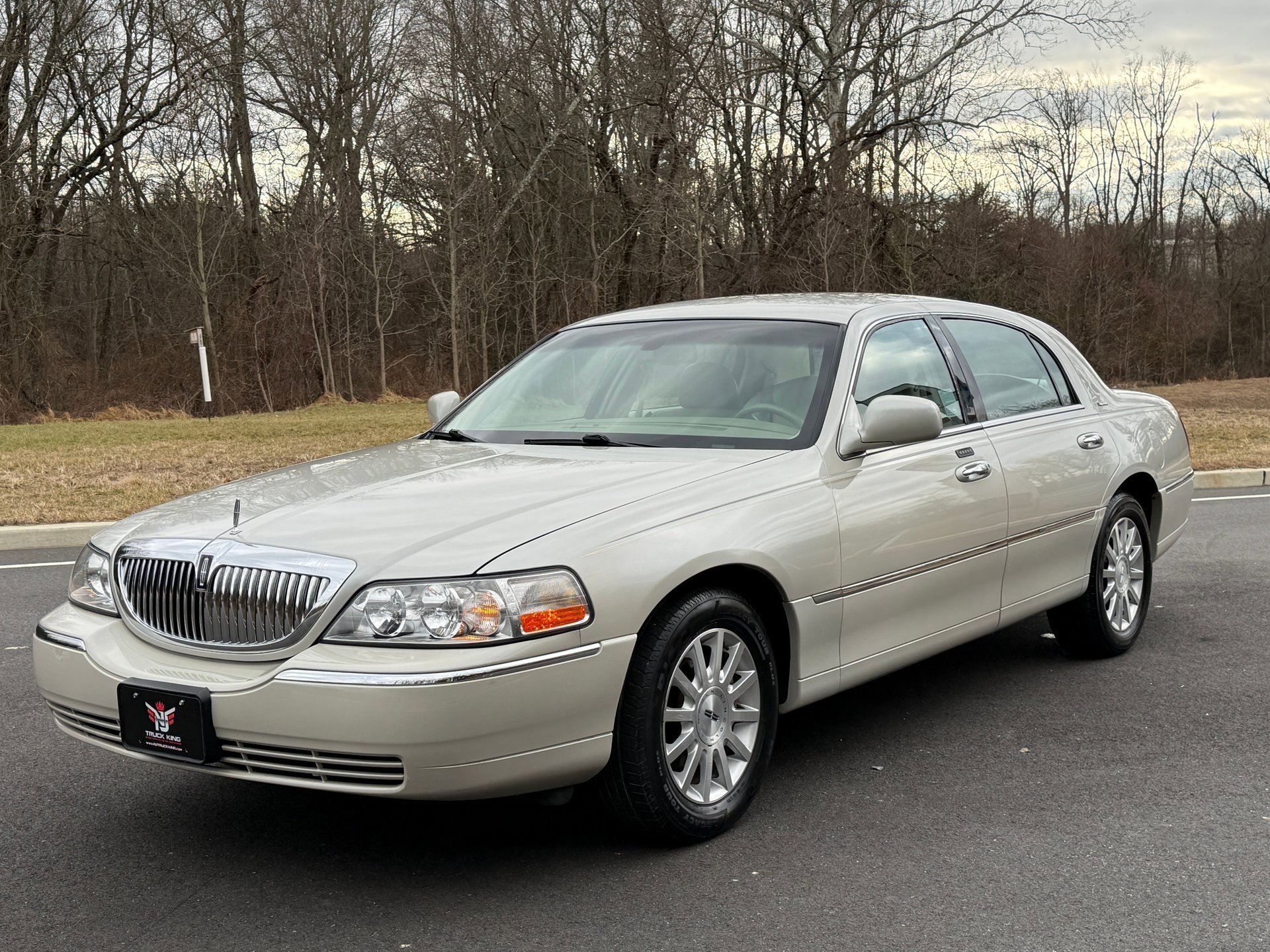 Used 2006 Lincoln Town Car Signature