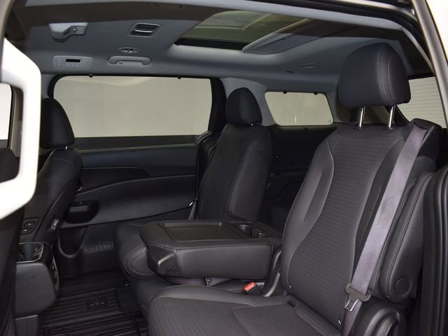 Certified 2025 Kia Carnival SX Prestige image 11