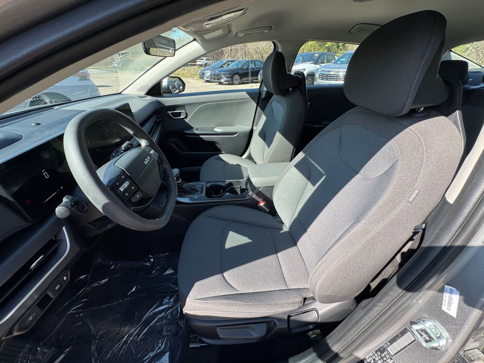 Used 2025 Kia K4 LXS image 33