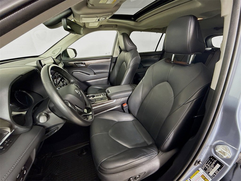 Used 2020 Toyota Highlander Limited image 6