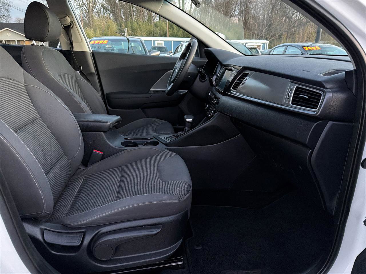 Used 2019 Kia Niro LX image 10