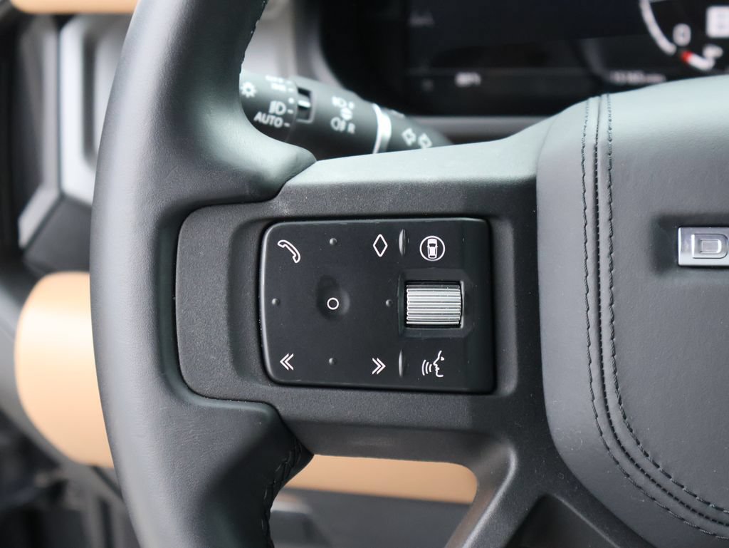 Certified 2025 Land Rover Defender 110 X AWD/4WD image 30