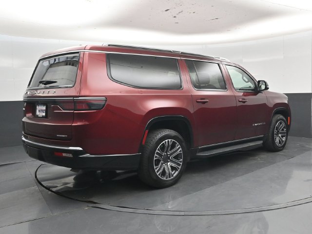 Used 2024 Jeep Wagoneer L Series II w/ Flexible Seating Group RWD image 3