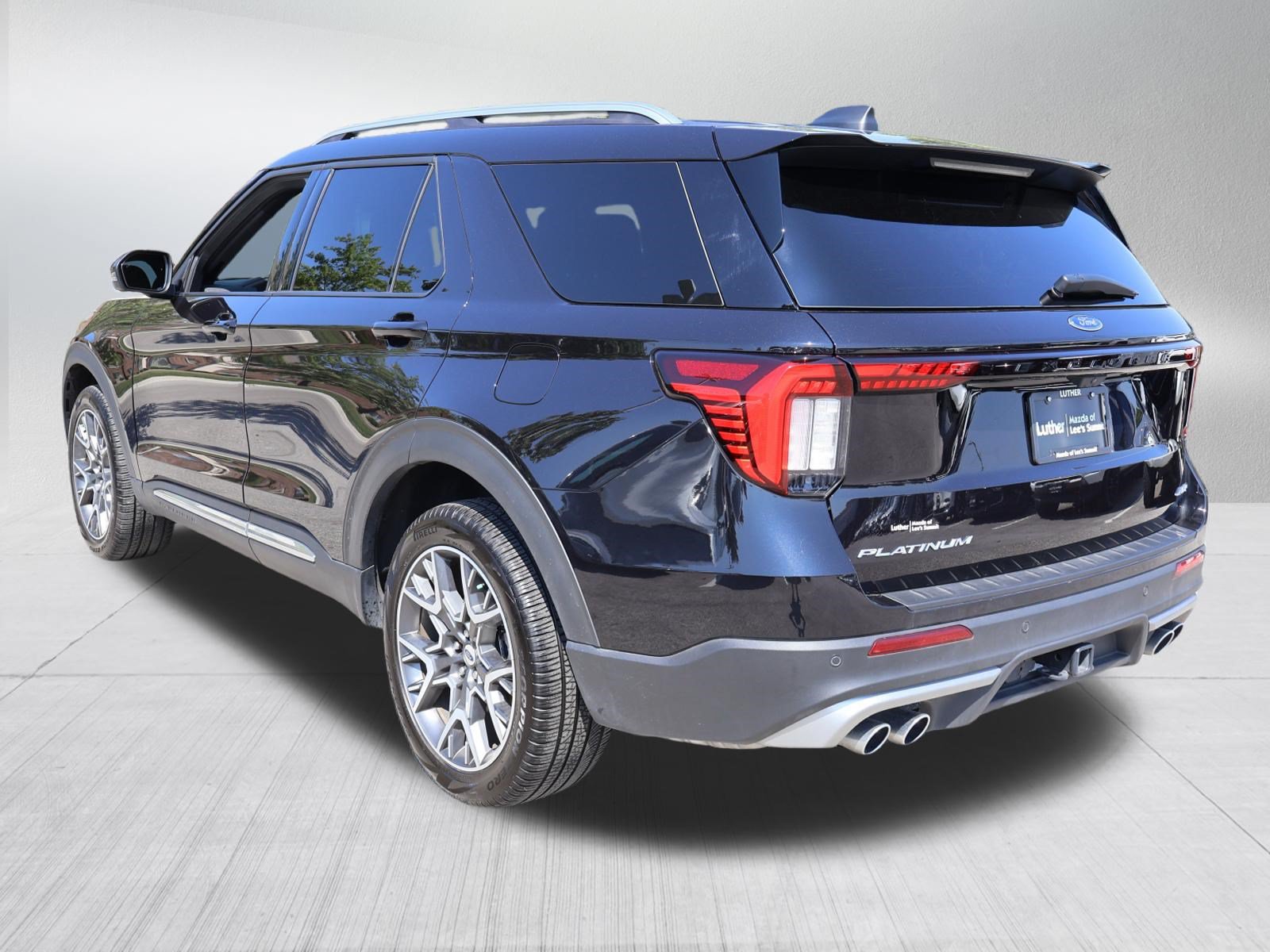 Used 2025 Ford Explorer Platinum w/ Ultimate Package AWD/4WD image 4