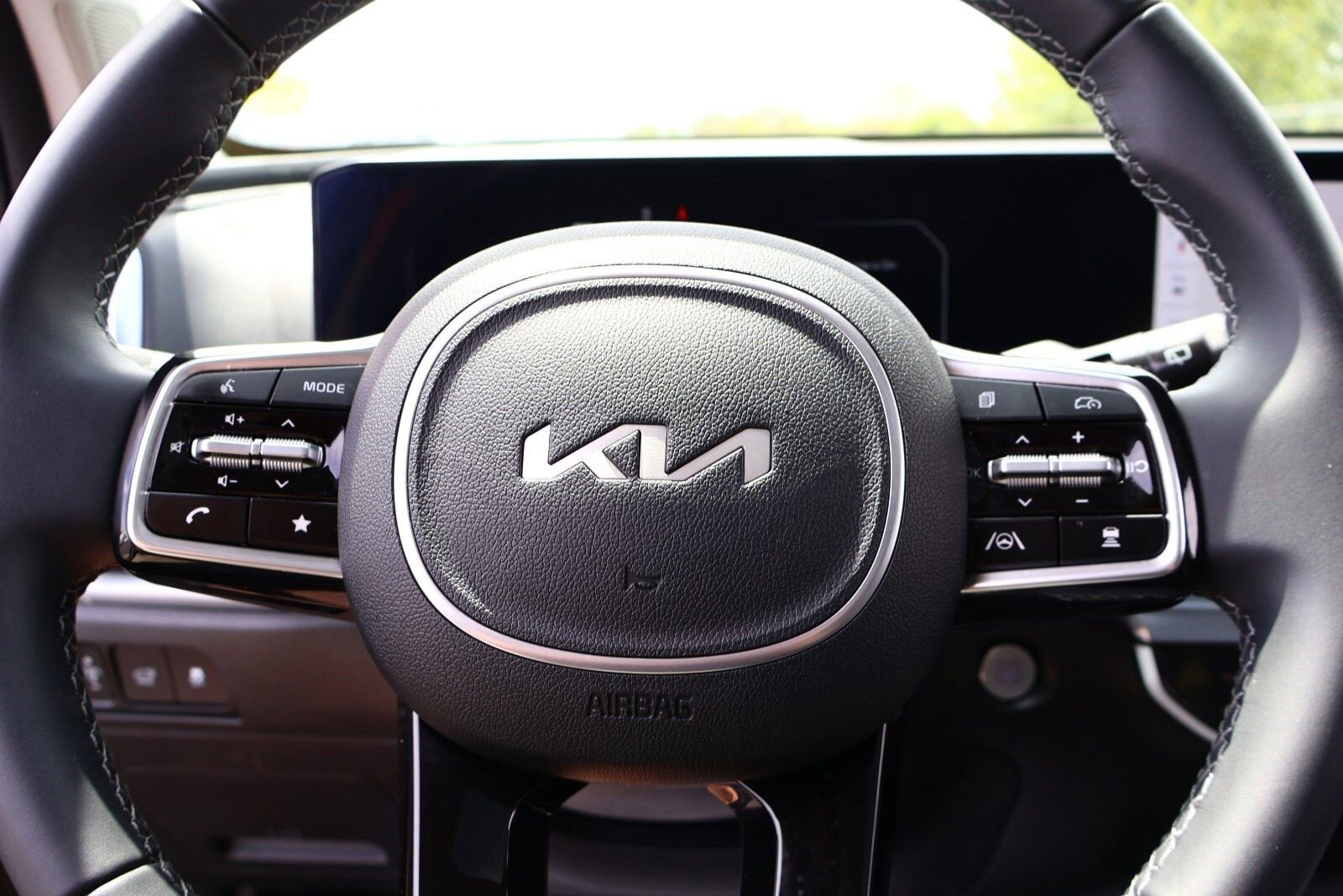 Used 2024 Kia Sorento SX image 28