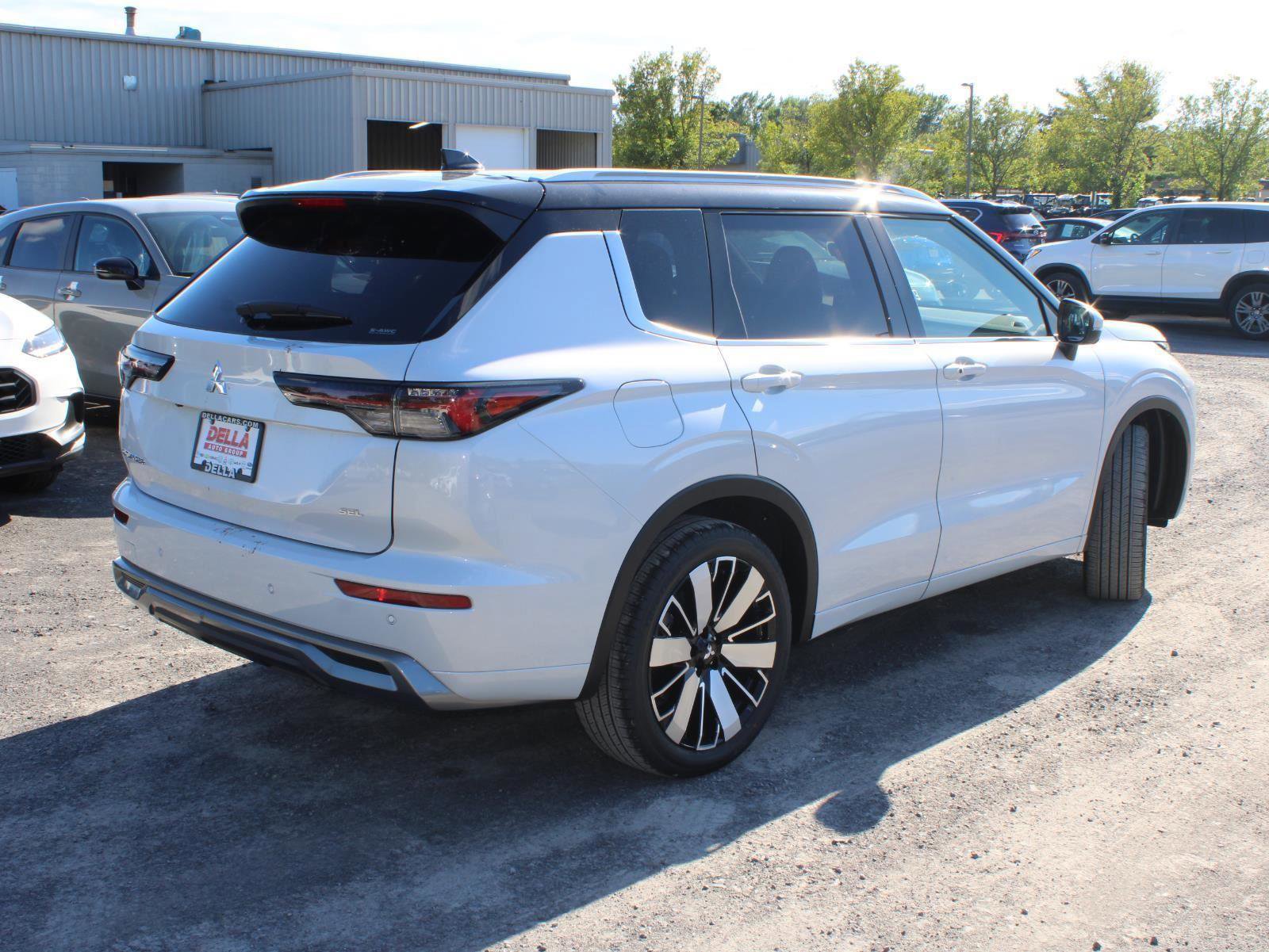 New 2025 Mitsubishi Outlander SEL image 8