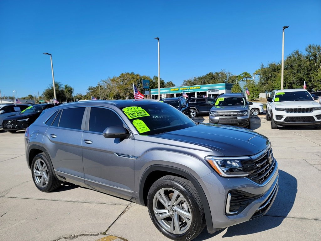 Used 2024 Volkswagen Atlas Cross Sport SEL R-Line image 8