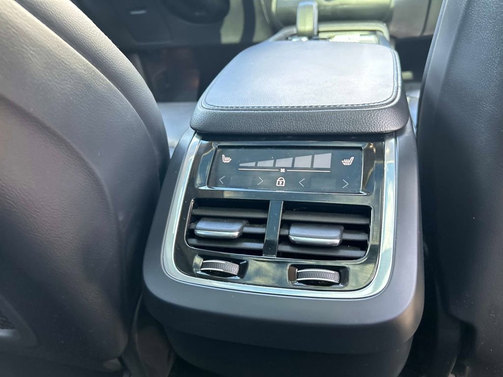 Used 2023 Volvo XC90 B5 Core w/ Climate Package image 16