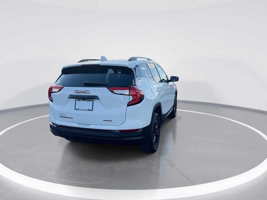 Used 2023 GMC Terrain SLT w/ Elevation Edition image 8