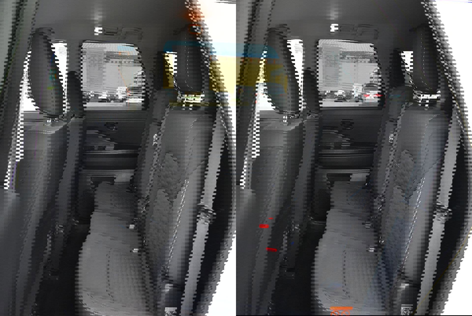 Used 2025 Nissan Pathfinder SV image 16