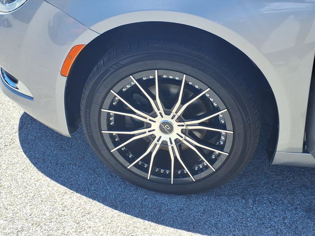 Used 2016 Chrysler 200 Limited w/ Anniversary Edition FWD image 21