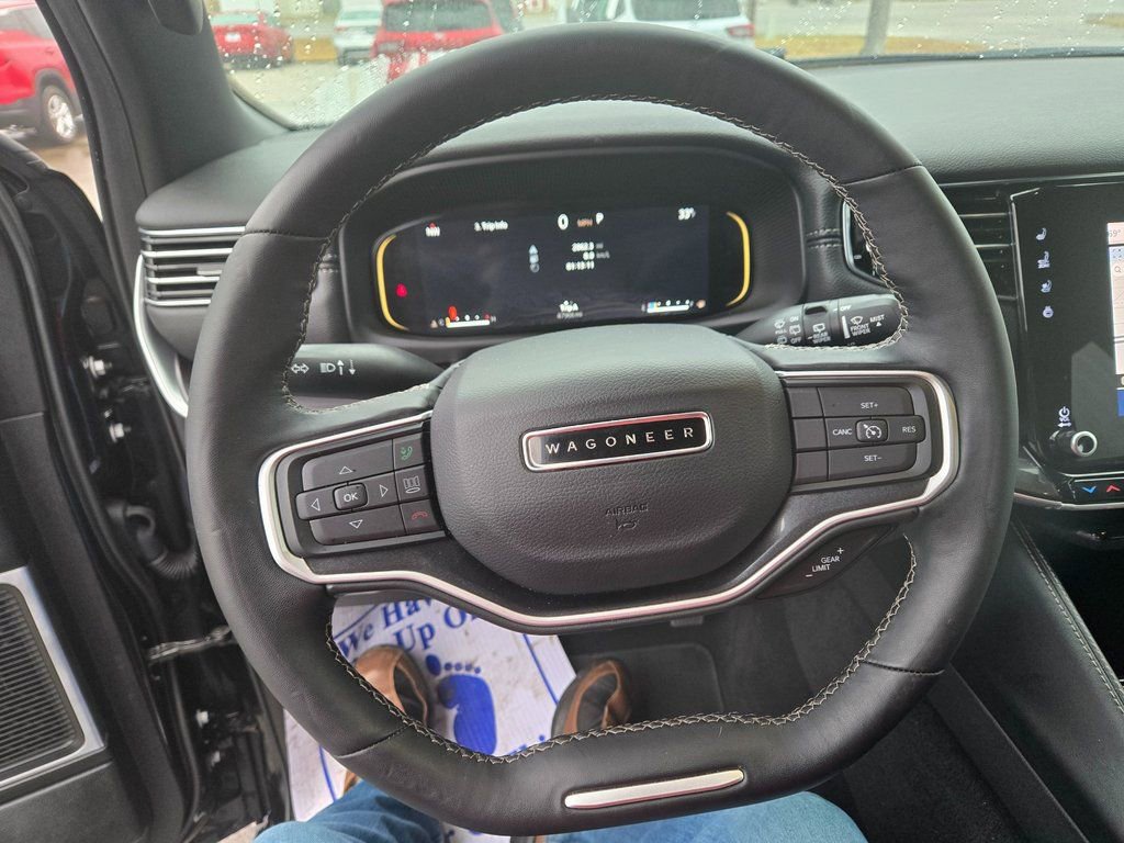 Used 2023 Jeep Wagoneer 4WD w/ Premium Group I image 12