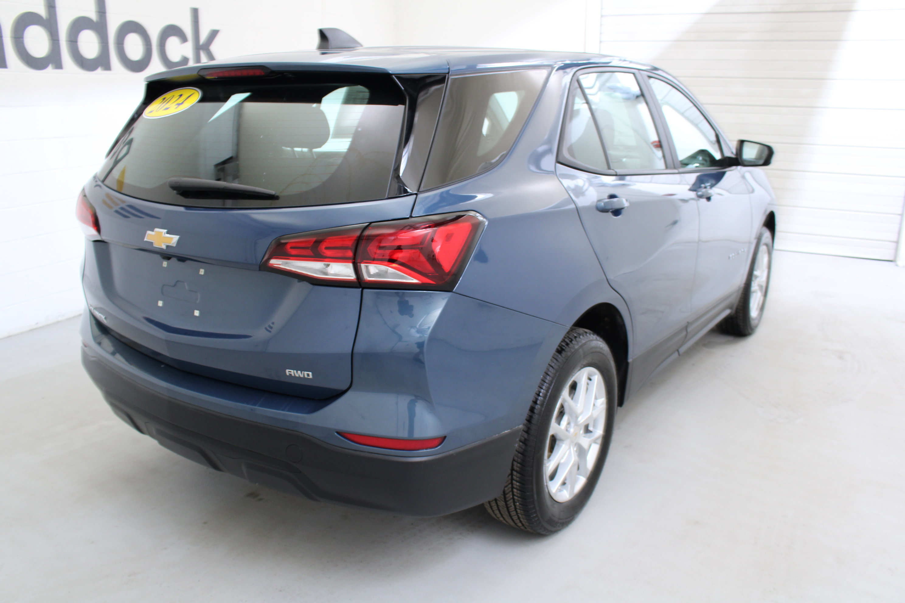 Used 2024 Chevrolet Equinox LS AWD/4WD image 9