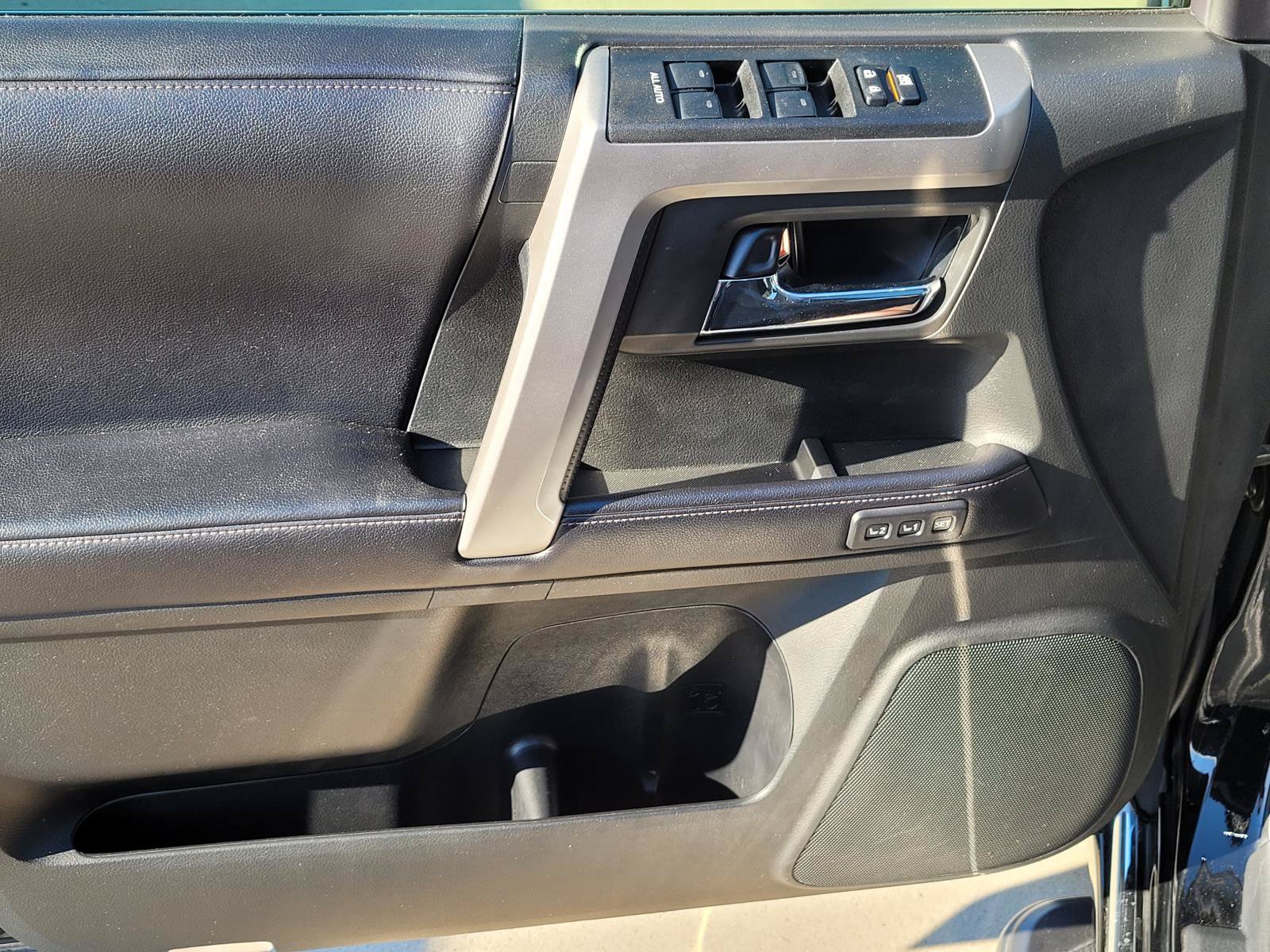 Used 2019 Toyota 4Runner Limited AWD/4WD image 4