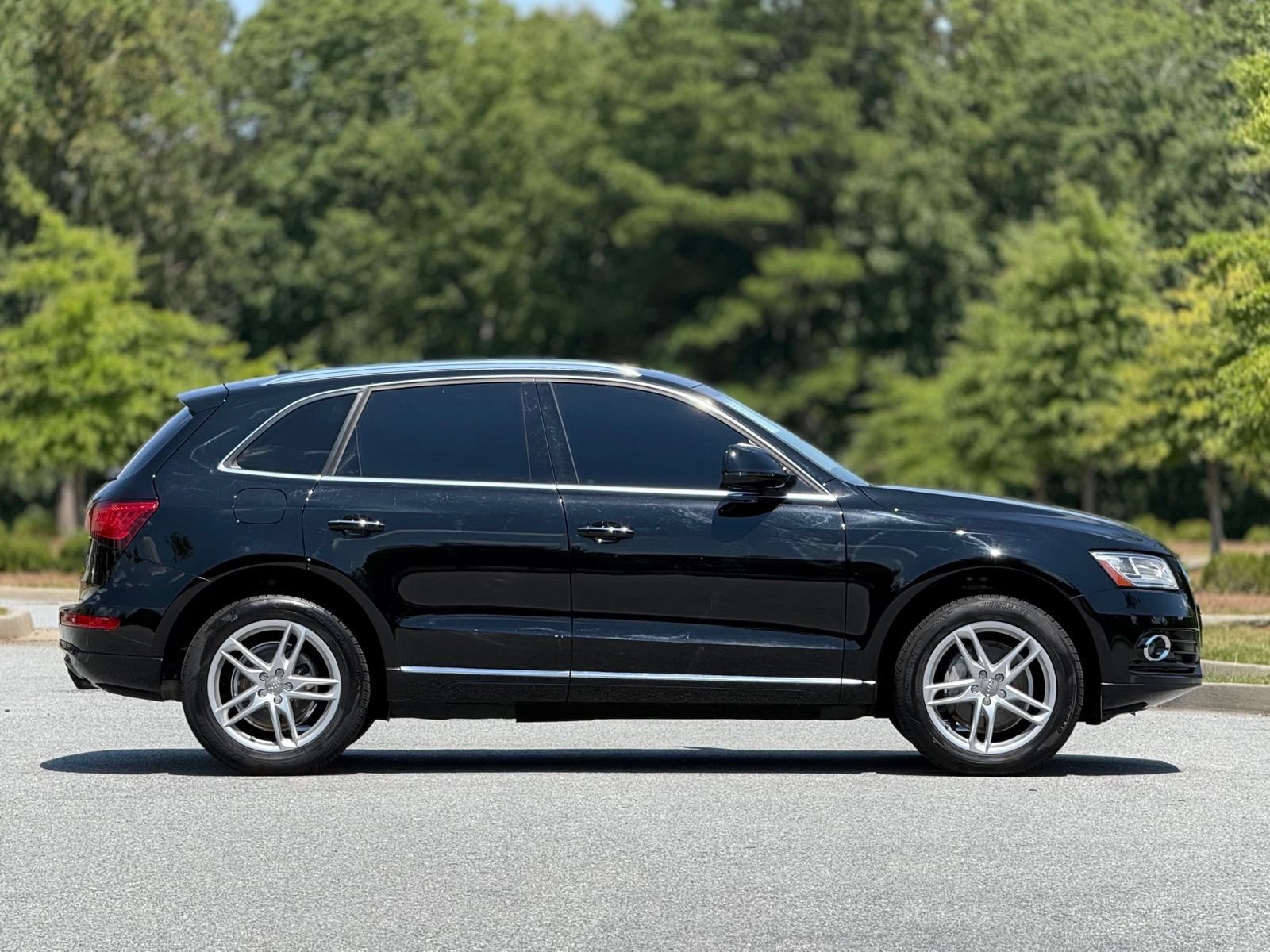 Used 2017 Audi Q5 2.0T Premium Plus w/ Technology Package AWD/4WD image 12