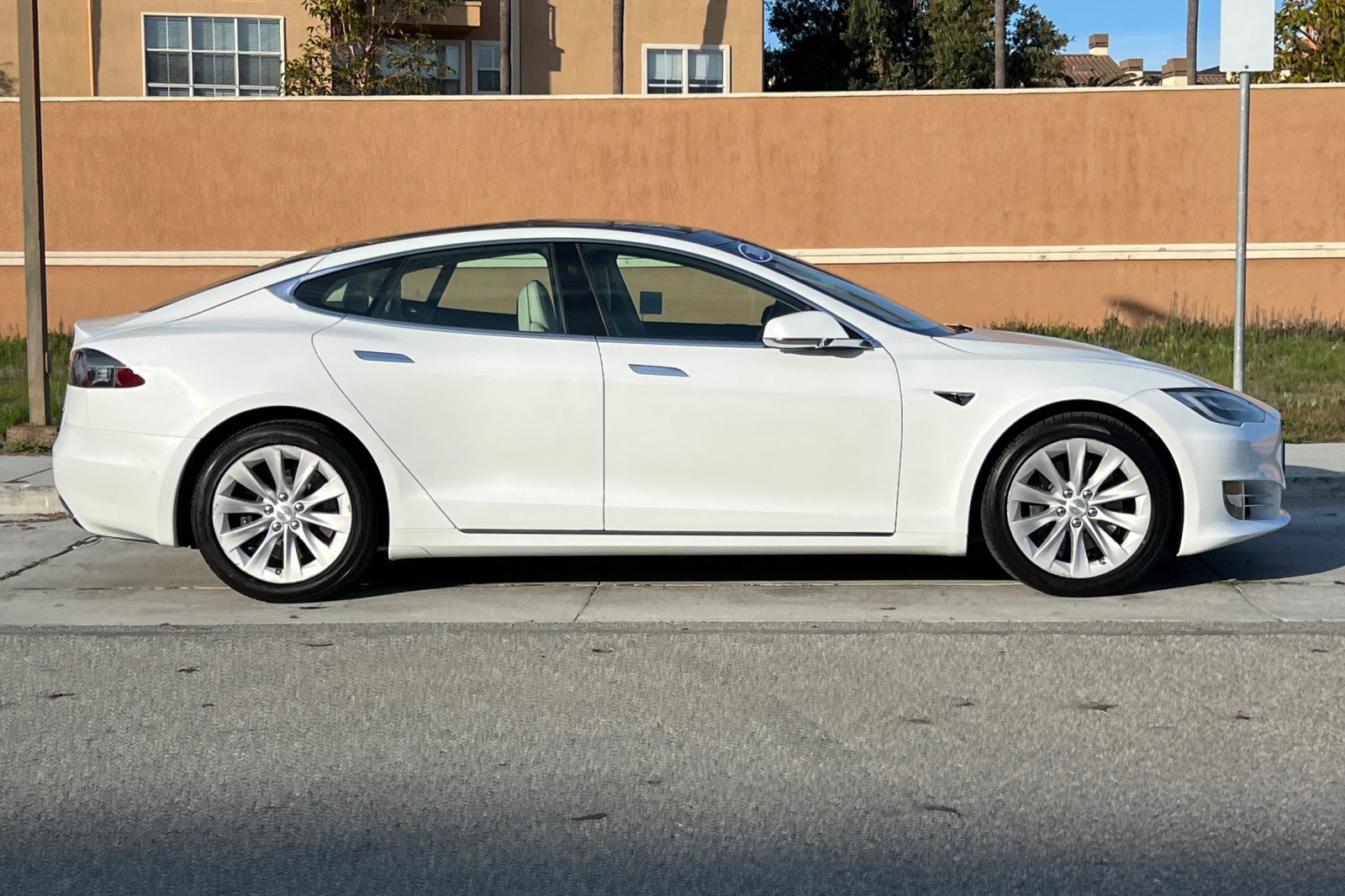 Used 2018 Tesla Model S 100D image 3